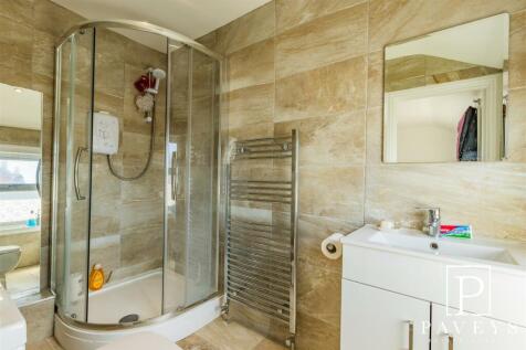 EN-SUITE/SHOWER ROOM