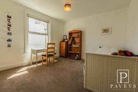 BEDROOM 7