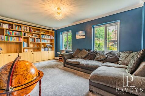 SITTING ROOM/DINING ROOM