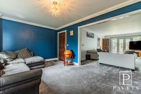 SITTING ROOM/DINING ROOM