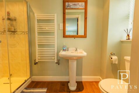 EN SUITE TO BEDROOM TWO