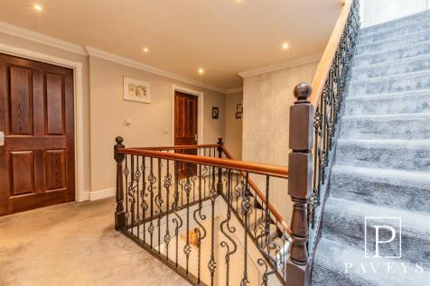 GALLERIED LANDING