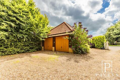 DETACHED DOUBLE GARAGE