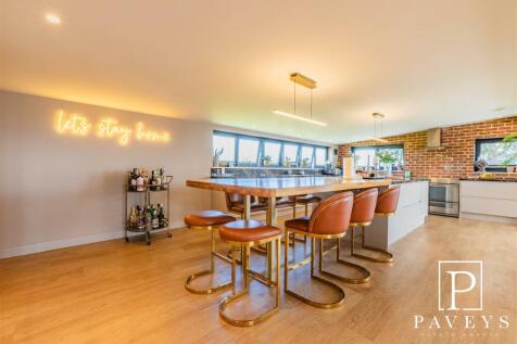 LOUNGE DINER KITCHEN FAMILY ROOM