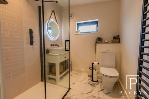 EN SUITE SHOWER ROOM