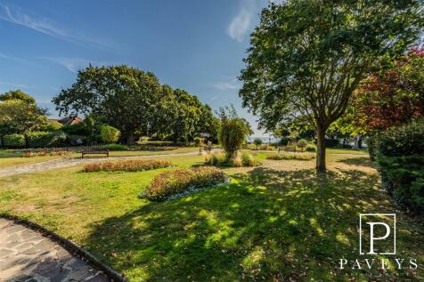 THE CRESCENT GARDENS