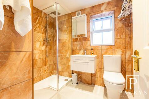 SHOWER ROOM/CLOAKROOM