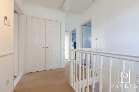 FIRST FLOOR LANDING