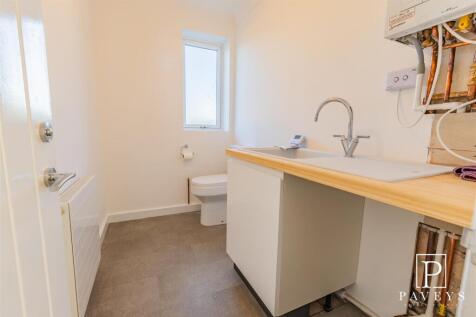 UTILITY ROOM / CLOAKROOM
