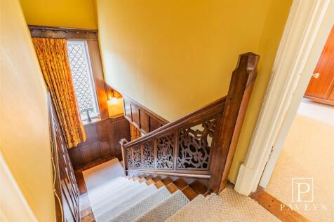 FIRST FLOOR LANDING