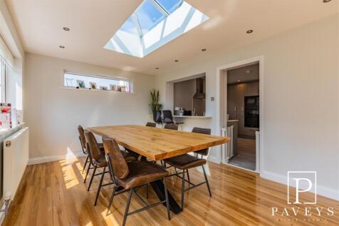 DINING FAMILY ROOM