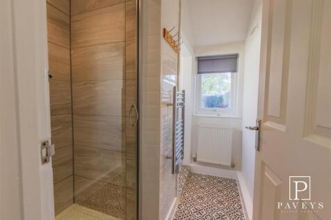 SHOWER ROOM &amp; CLOAKROOM