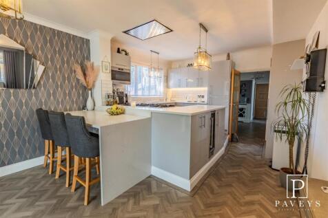KITCHEN BREAKFAST ROOM