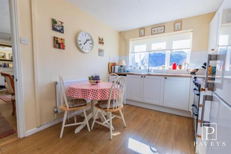 KITCHEN BREAKFAST ROOM