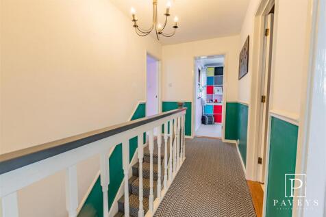 FIRST FLOOR LANDING