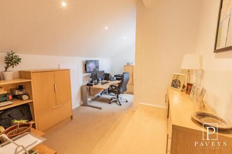 BEDROOM FIVE / STUDY