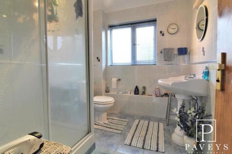 EN SUITE SHOWER ROOM