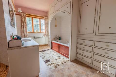 BATHROOM ONE
