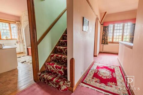 FIRST FLOOR LANDING