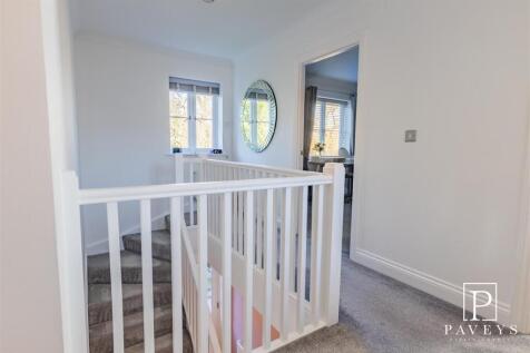 FIRST FLOOR LANDING