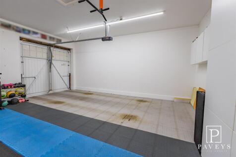 DOUBLE GARAGE