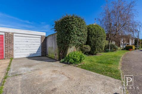 DETACHED DOUBLE LENGTH GARAGE