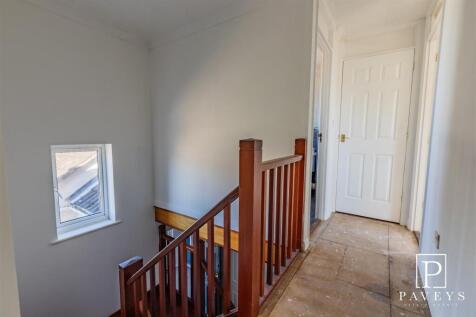 FIRST FLOOR LANDING