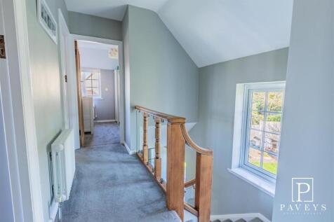 FIRST FLOOR LANDING