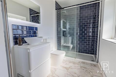 EN SUITE SHOWER ROOM