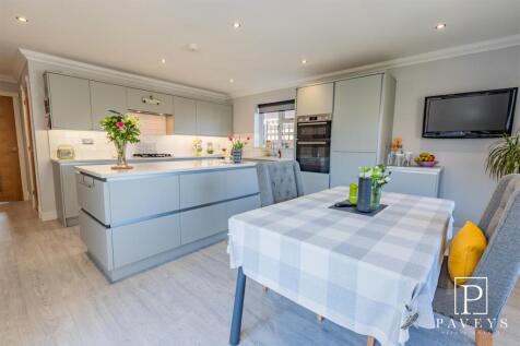 KITCHEN / DINER