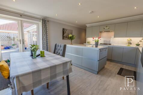 KITCHEN / DINER