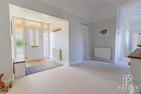 PRIVATE ENTRANCE HALL