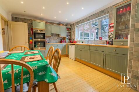 KITCHEN/BREAKFAST ROOM