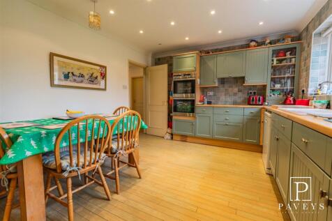 KITCHEN/BREAKFAST ROOM
