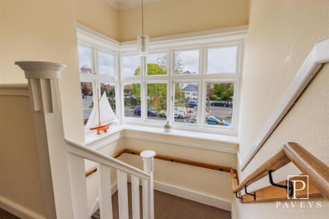 COMMUNAL ENTRANCE HALL