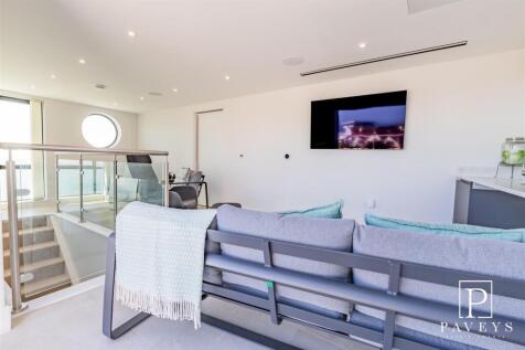VIEWING LOUNGE