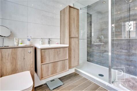 CLOAKROOM/SHOWER ROOM