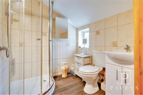 EN SUITE SHOWER ROOM