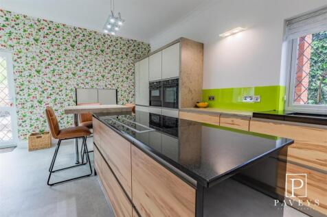 KITCHEN BREAKFAST ROOM