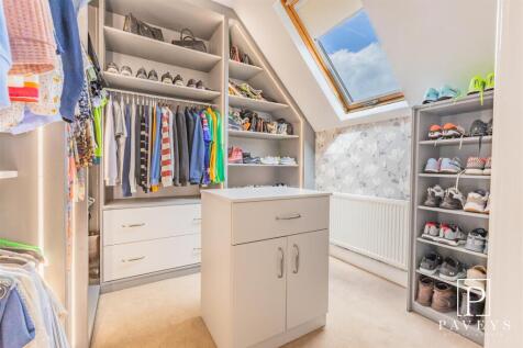 DRESSING ROOM