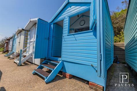 BEACH HUT