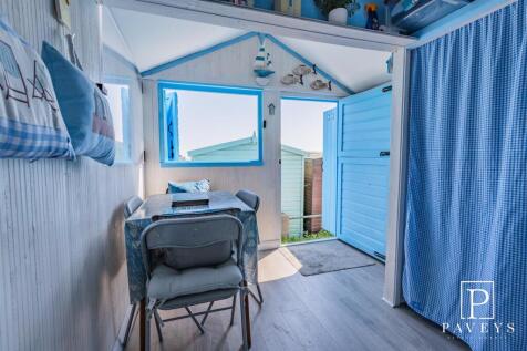 BEACH HUT