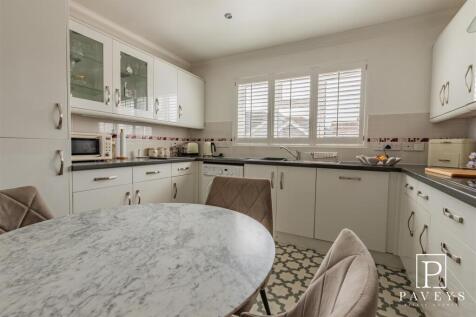 KITCHEN BREAKFAST ROOM