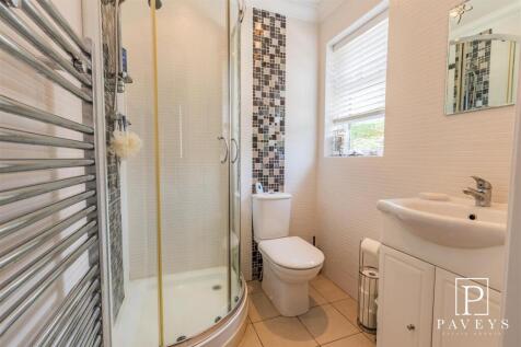 EN SUITE SHOWER ROOM