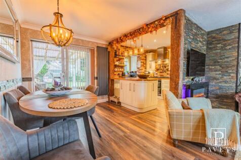 OPEN PLAN LOUNGE DINER
