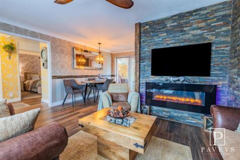 OPEN PLAN LOUNGE DINER