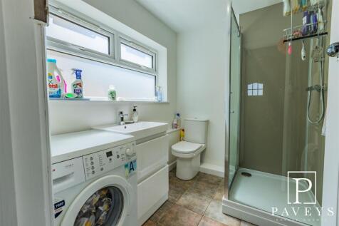 SHOWER / UTILITY ROOM