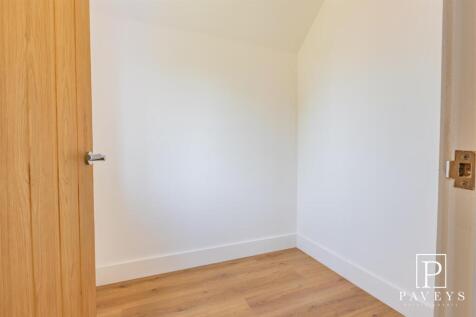 DRESSING ROOM