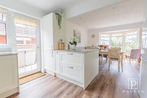 KITCHEN DINING ROOM