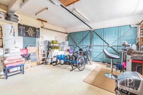 INTEGRAL DOUBLE GARAGE